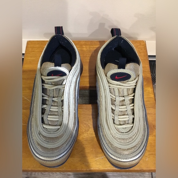Nike Air Vapormax '97 GS 4Y Size Women's 5.5 Metallic Gold Shoes AQ2657-700 - Picture 6 of 7